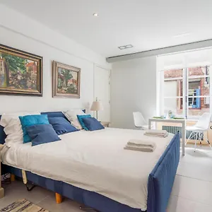 https://modern-guest-house-in-centre-of-bruges-with-garage.bruges-hotels.info